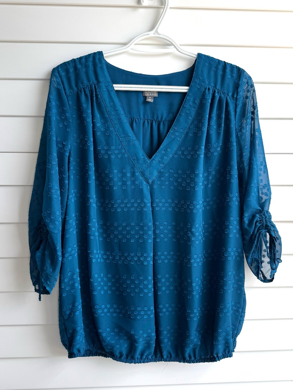 New York & Company Teal V-Neck Dot-Texture Blouse with Ruched Sleeves | Size M